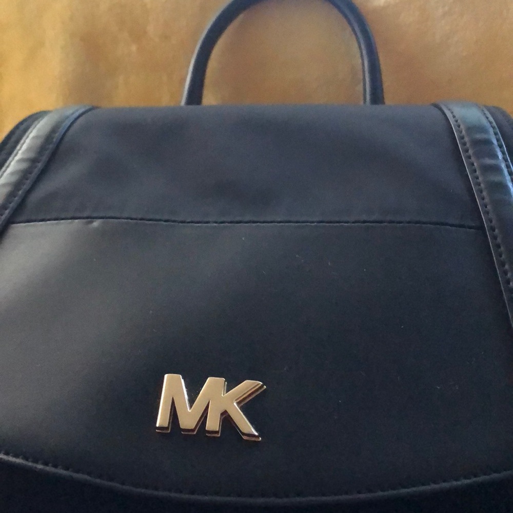 COPY - Michael Kors Beacon diaper bag black/gold details - Picture 11 of 16